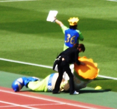 090502_KingBellPinch2.jpg