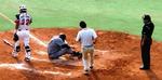 090613_ブラゼル自打球当てる1.jpg