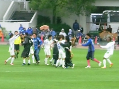 20121111_湘南3-0町田、試合終了J1復帰だ!.jpg