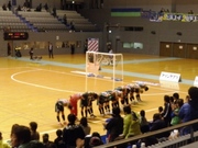 23_神戸の選手が湘南側にあいさつ.jpg