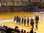 24_湘南の選手が神戸サポにあいさつ.jpg