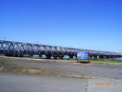 淀川を渡る電車.jpg