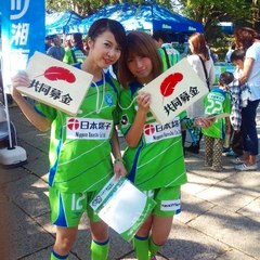 美女2人に募金頼まれたら断れない.jpg