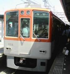 阪神電車なのに何故に読売色.jpg